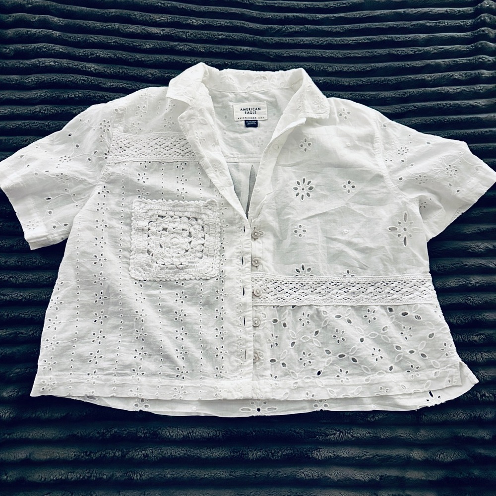 American Eagle Cropped White Eyelet Shirt